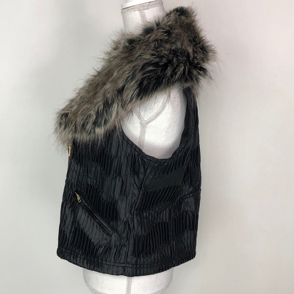 NWOT ELVI Vegan Leather & Faux Fur Vest - Picture 2 of 6